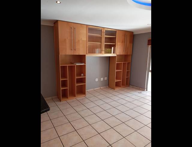 2 BEDROOM APARTMENT FOR SALE IN SUNNINGHILL
